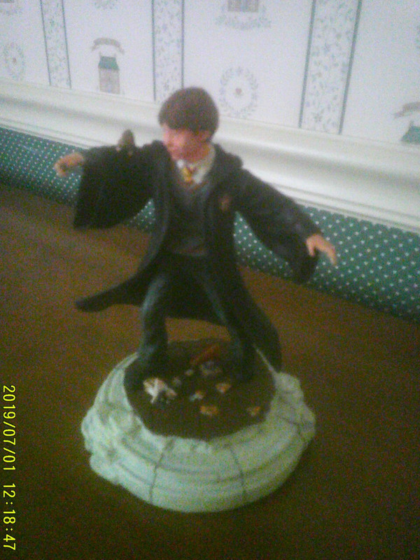 ENESCO-WIZARDING WORLD OF HARRY POTTER-2019- RON WEASLEY-YEAR ONE FIGURINE-NEW IN BOX