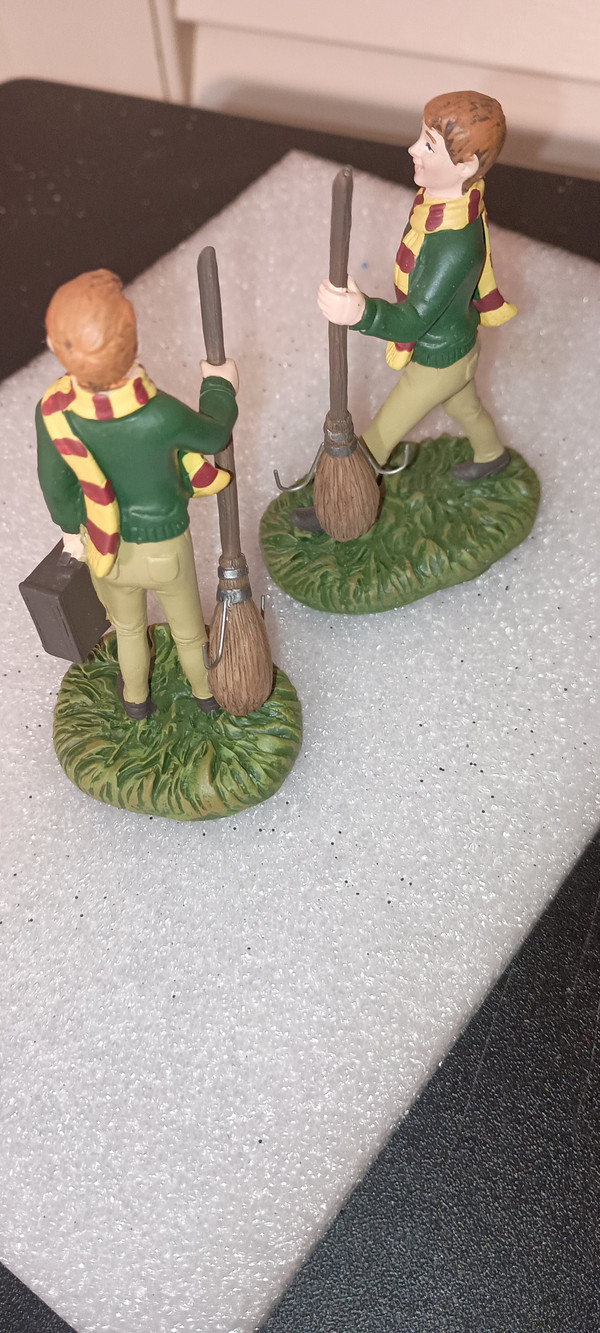 DEPT. 56 HARRY POTTER VILLAGE ACCESSORY-FRED & GEORGE WEASLEY-NEW IN BOX