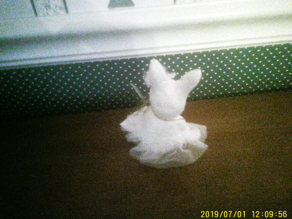 BETHANY LOWE-MICHELLE ALLEN-BALLET BUNNY FIGURINE-DANCE LIKE NO ONE IS WATCHING
