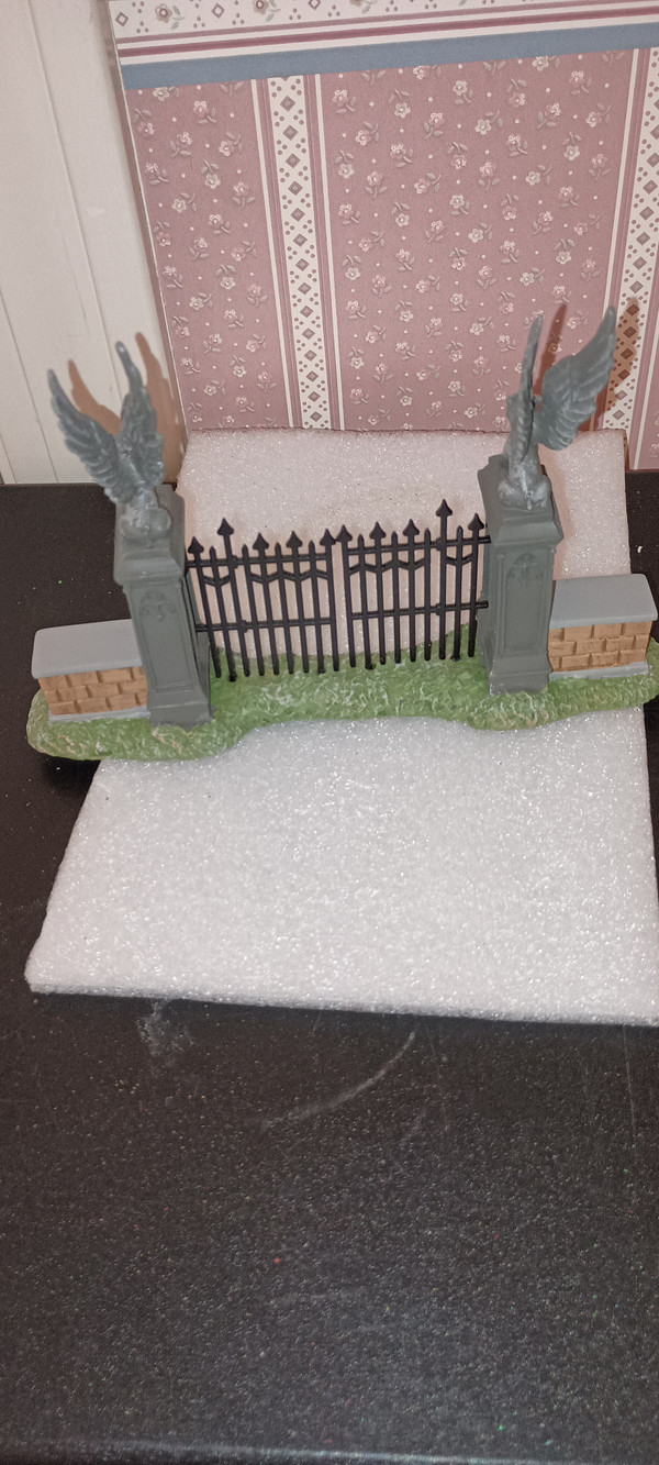 DEPT. 56 -2022 HARRY POTTER VILLAGE ACCESSORY-HOGWART'S GATE-NEW IN BOX