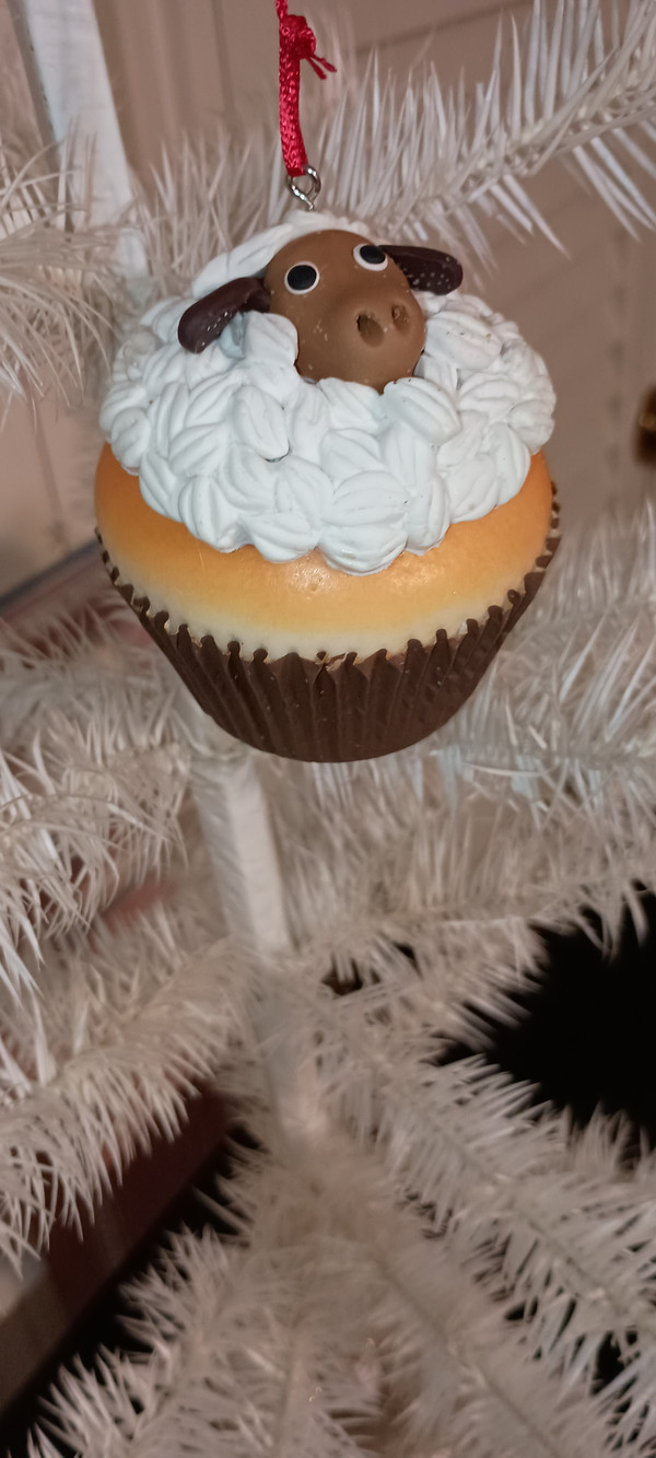 KURT ADLER POLYURETHANE SHEEP CUPCAKE ORNAMENT-NEW