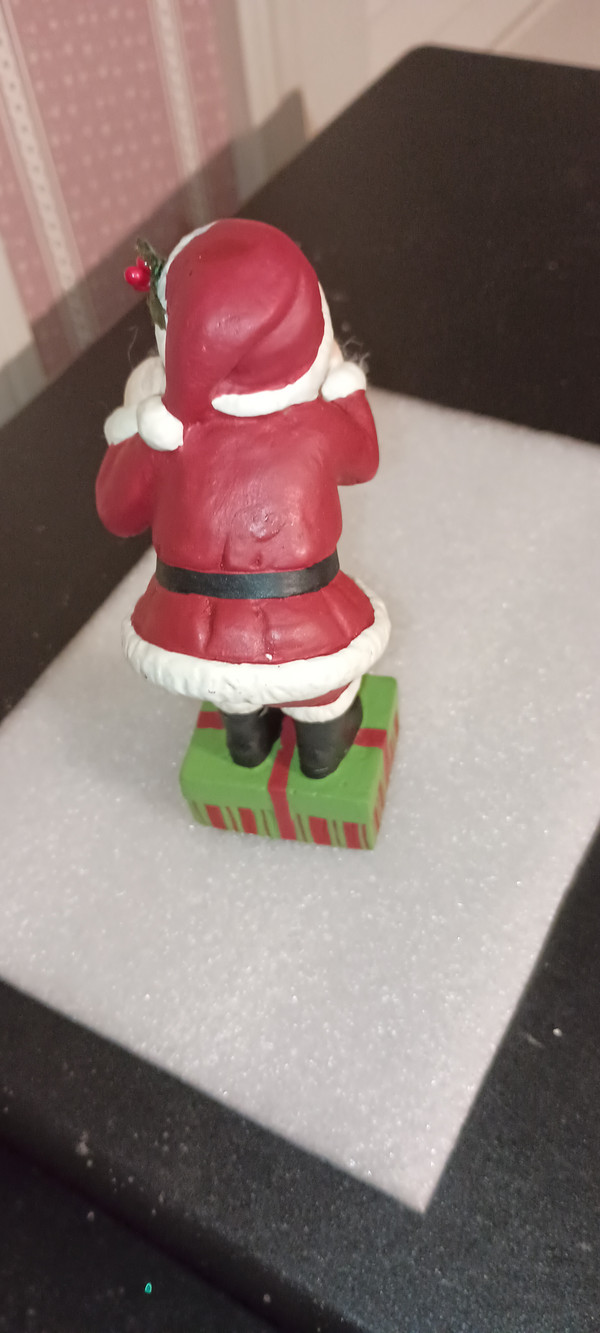 BETHANY LOWE-2022 LEO'S SANTA DRESS-UP FIGURINE-NEW