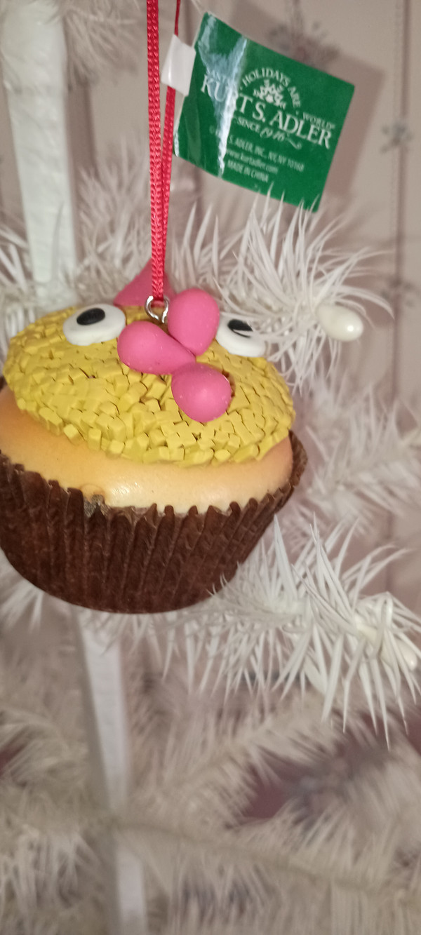 KURT ADLER -POLYURETHANE CHICK CUPCAKE ORNAMENT-NEW