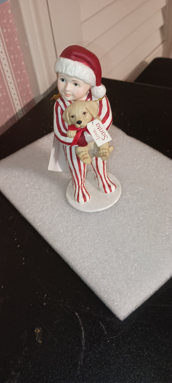 BETHANY LOWE HOLIDAY FIGURINE- LANDON'S PUPPY SURPRISE-NEW