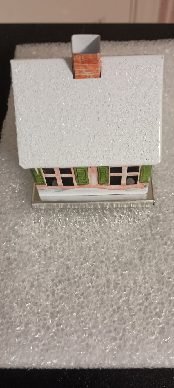 KNOX- GERMAN METAL SMOKER HOUSE-WINTER HOUSE-NEW IN BOX