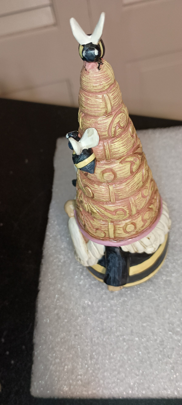 JIM SHORE-BUMBLE BEE GNOME FIGURE-NEW IN BOX