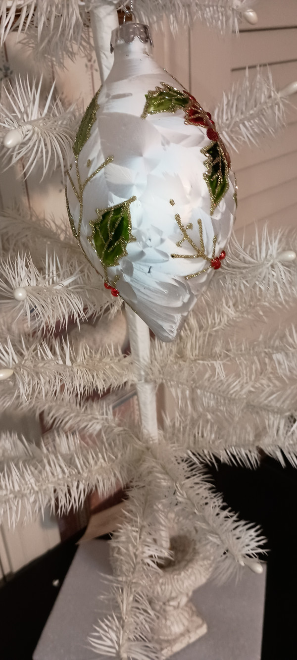 KURT ADLER 4" GLASS POINSETTIA LEAF FINIAL ORNAMENT-NEW 2024