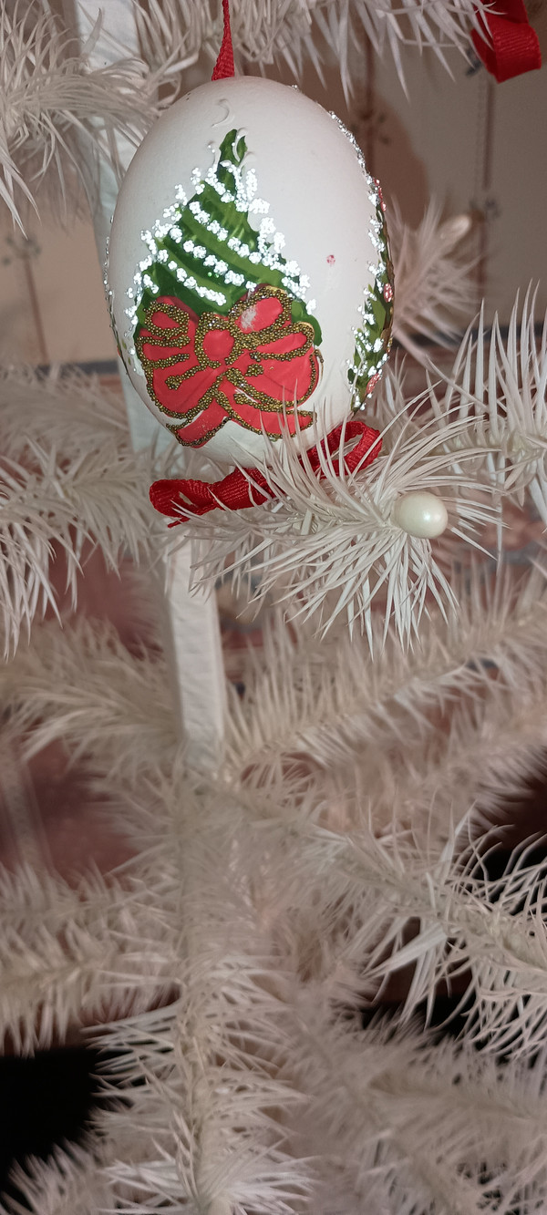 PETER PRIESS-AUSTRIAN EGGSHELL ORNAMENT-MERRY CHRISTMAS -SANTA WITH GIRL-NEW