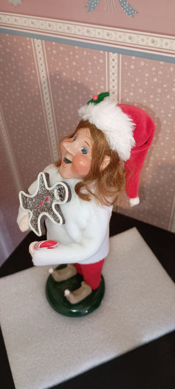 BYERS CHOICE CAROLER-ELF WITH GINGERBREAD-NEW-2022
