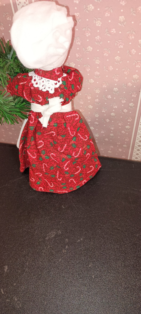 BYERS CHOICE 2023-KINDLE-BAKING MRS. CLAUS-NEW IN PACKAGE
