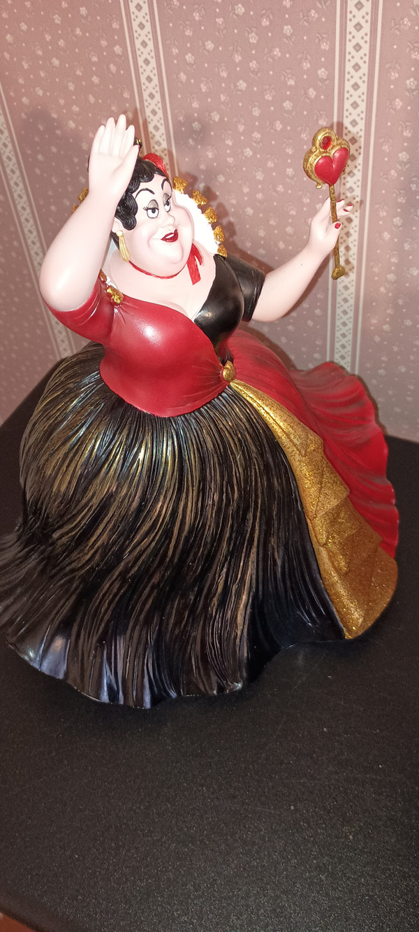 DISNEY SHOWCASE-COUTRE DE FORCE FIGURINE-QUEEN OF HEARTS-NEW IN BOX