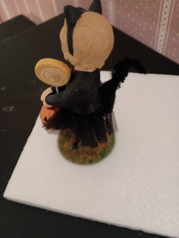 BETHANY LOWE HALLOWEEN FIGURINE- KAT GIRL-NEW