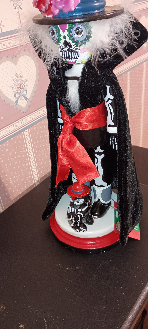 KURT ADLER- HALLOWEEN HOLLYWOOD DAY OF THE DEAD NUTCRACKER.NEW IN BOX