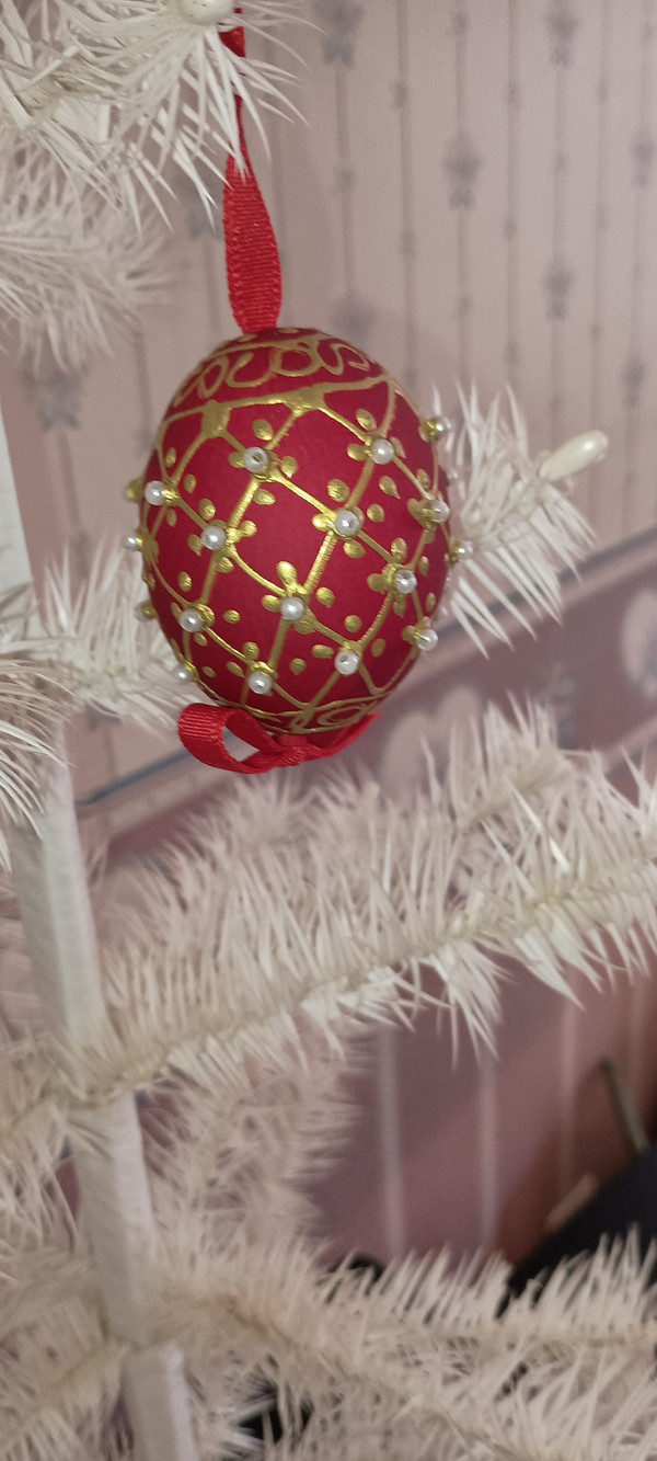 PETER PRIESS-2019-AUSTRIAN EGG SHELL ORNAMENT-RED WITH PEARLS-NEW