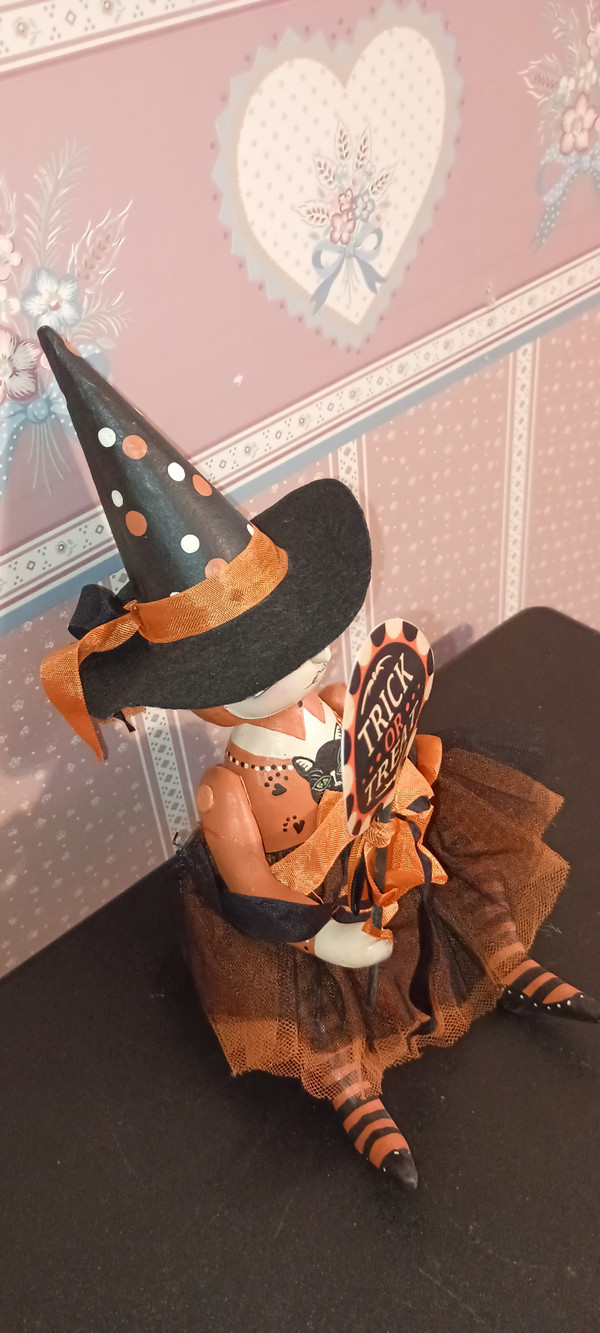 BETHANY LOWE-2024 HALLOWEEN-ROBIN SEEBER FIGURINE-JUNIPER HEMLOCK- NEW