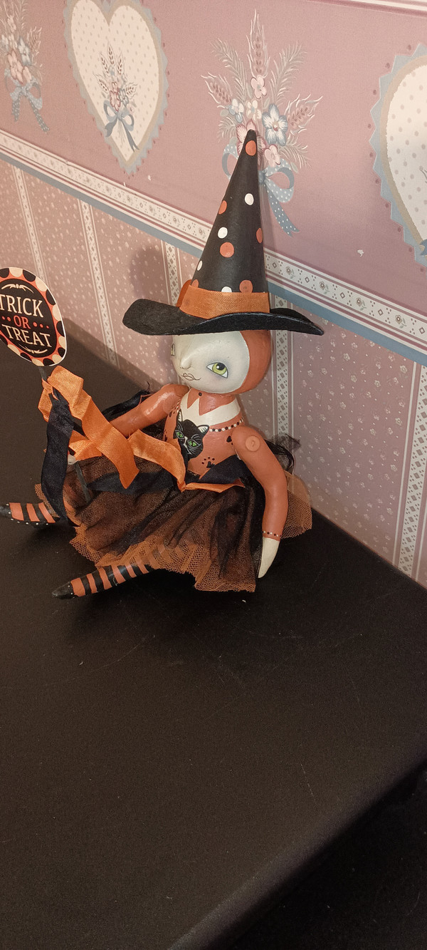 BETHANY LOWE-2024 HALLOWEEN-ROBIN SEEBER FIGURINE-JUNIPER HEMLOCK- NEW