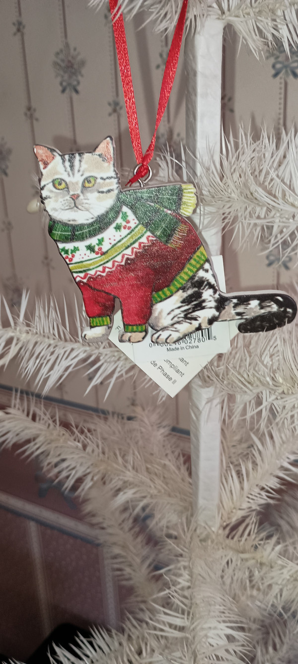 GALLERIE II-2023- PET LOVE CAT ORNAMENT-SWEATER CAT-NEW