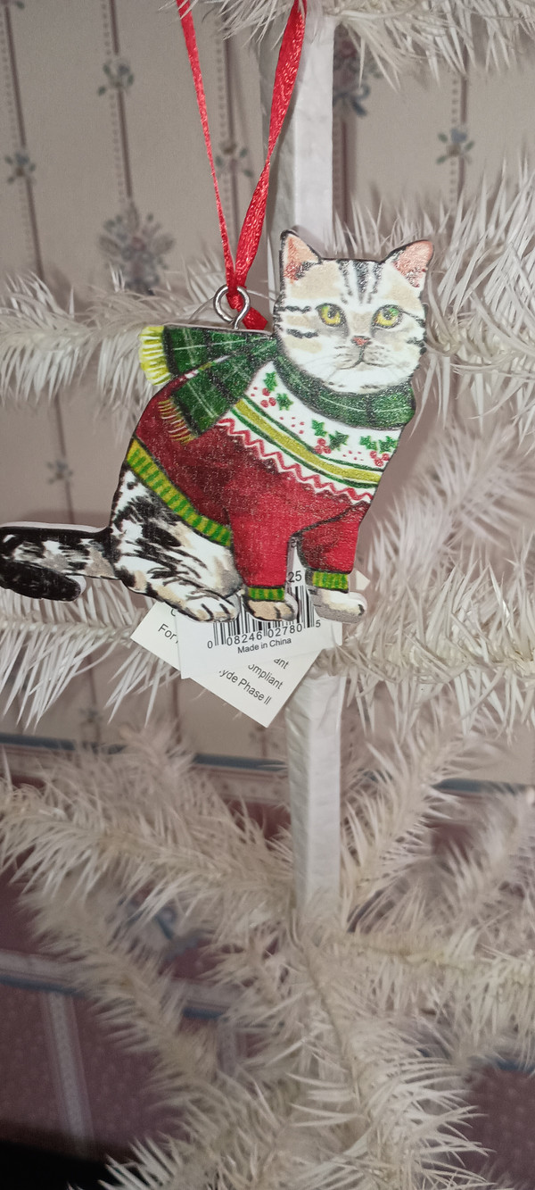 GALLERIE II-2023- PET LOVE CAT ORNAMENT-SWEATER CAT-NEW