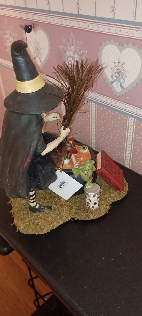 BETHANY LOWE-2022-HALLOWEEN FIGURINE- CAULDRON COOKING WITCH-NEW