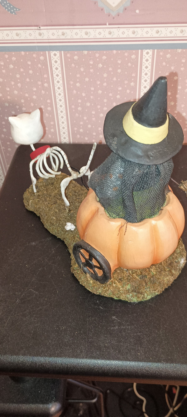 BETHANY LOWE-HALLOWEEN- SKELLY'S PUMPKIN CARRIDGE RIDE