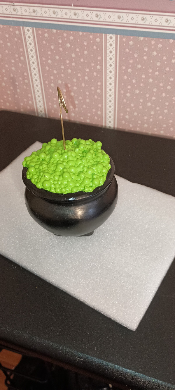 BETHANY LOWE -2023 HALLOWEEN PLACE CARD HOLDER- BUBBLE BOBBLE, TOIL & TROUBLE CAULDRON-NEW