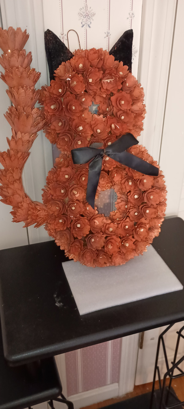 GALLERIE II-2024 HALLOWEEN- ORANGE CAT WREATH-NEW