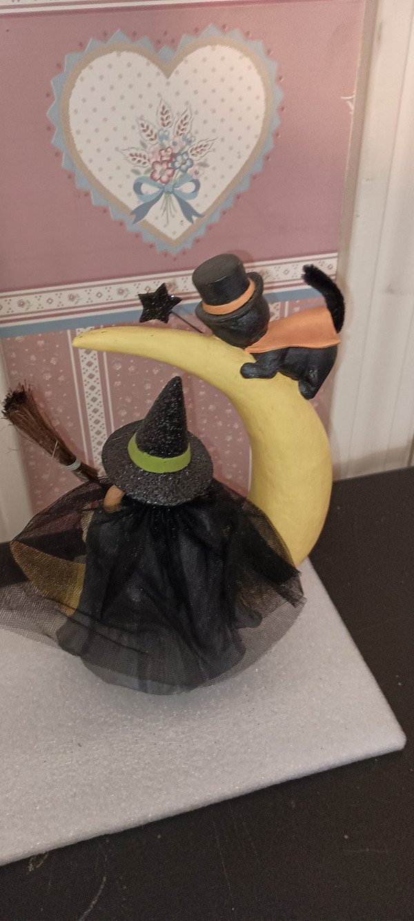 BETHANY LOWE 2024 HALLOWEEN FIGURINE- MARA ON MOON-NEW