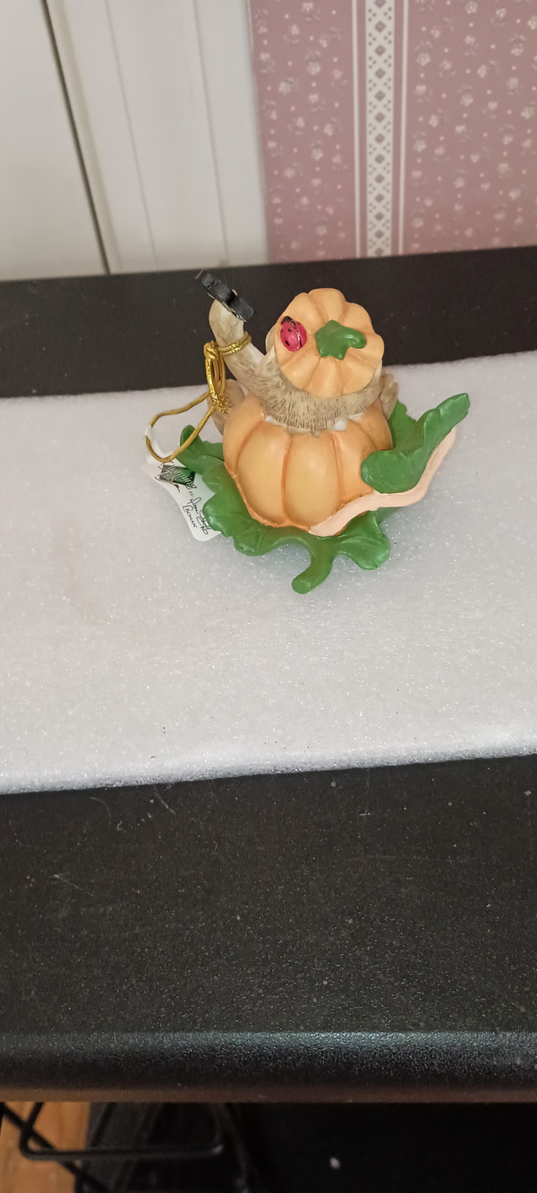 CHARMING TAILS-2019 HALLOWEEN FIGURINE- YOU'RE A "BOO"TIFUL SURPRISE-NEW IN BOX.