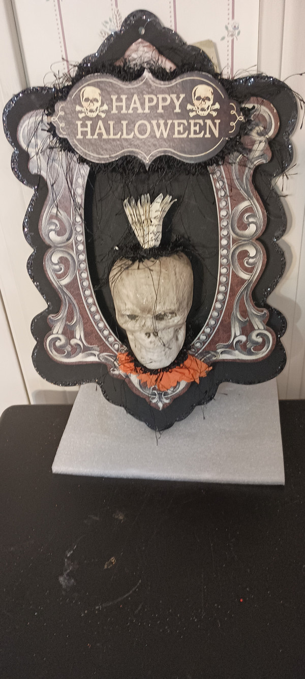 BETHANY LOWE- HALLOWEEN SKELETON WALL PLACQUE