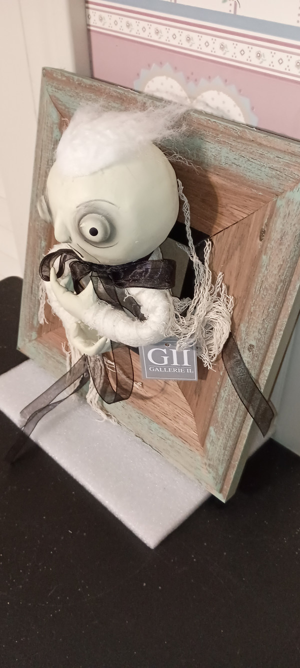 GALLERIE II- HALLOWEEN-MORPHEUS GHOST ON FRAME.NEW 2021
