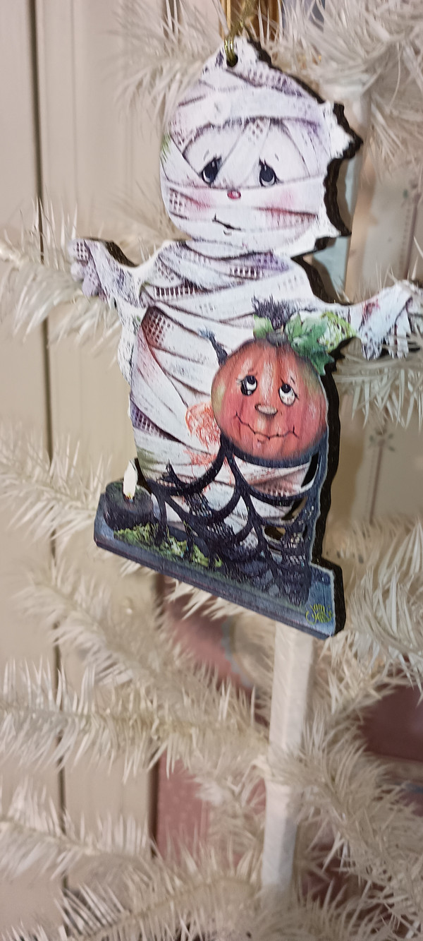 G. DEBREKHT-HALLOWEEN MUMMY ORNAMENT-NEW