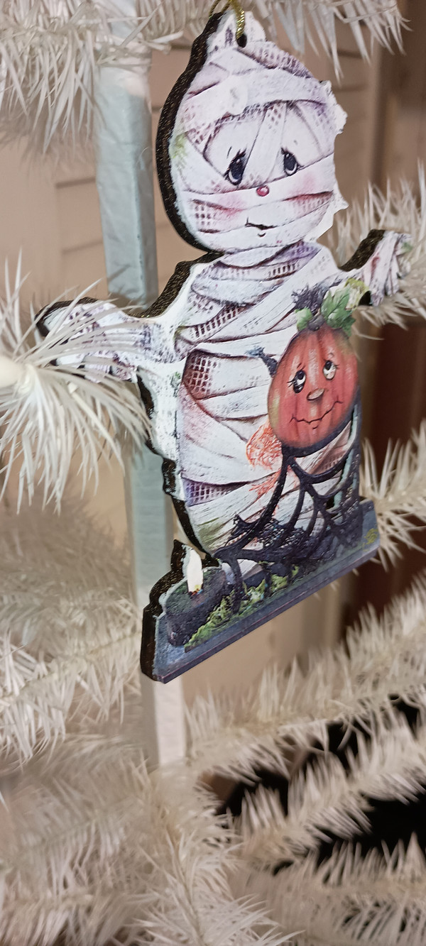 G. DEBREKHT-HALLOWEEN MUMMY ORNAMENT-NEW