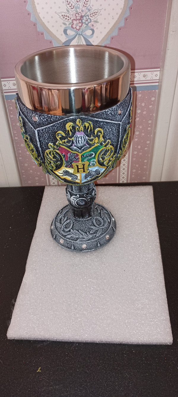 WIZARDING WORLD OF HARRY POTTER-2019 HOGSWARTS DECORATIVE GOBLET-NEW IN BOX.