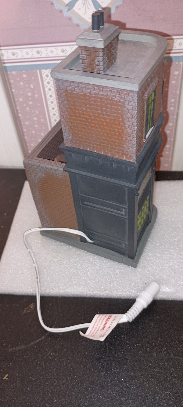 DEPT. 56-HARRY POTTER VILLAGE- THE LEAKY CAULDRON-NEW IN BOX