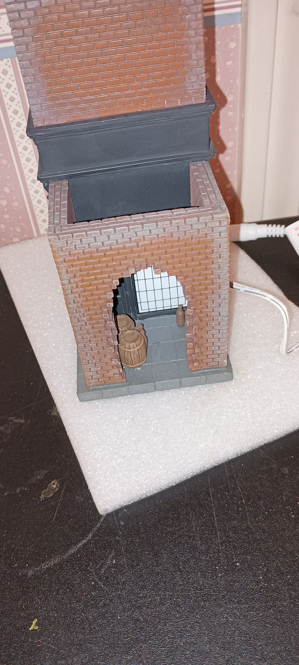 DEPT. 56-HARRY POTTER VILLAGE- THE LEAKY CAULDRON-NEW IN BOX