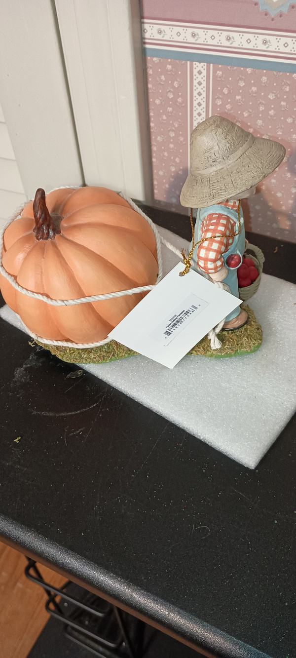 BETHANY LOWE- 2024-AUTUMN FIGURINE-PAULIE PULLING PUMPKIN-NEW
