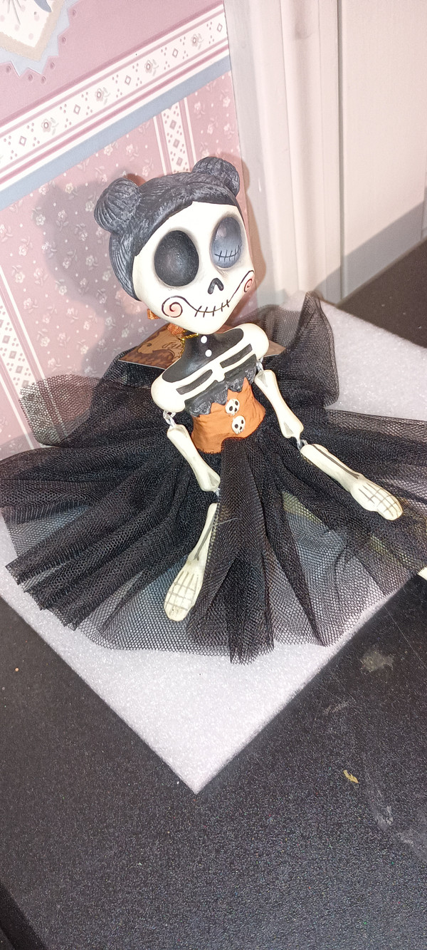 BETHANY LOWE-2024-LEE ANN KRESS HALLOWEEN FIGURE- VIVIAN SKULLGRAVR-NEW