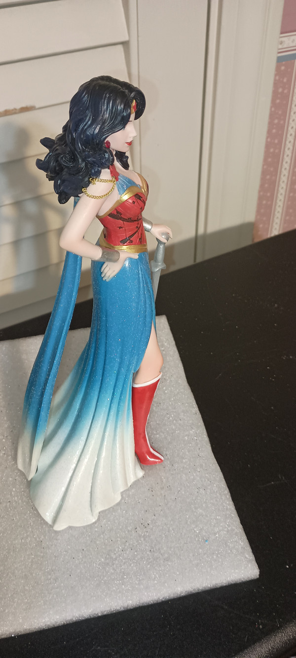 ENESCO-D.C. COMICS-8"H-WONDER WOMAN-2020-NEW IN BOX