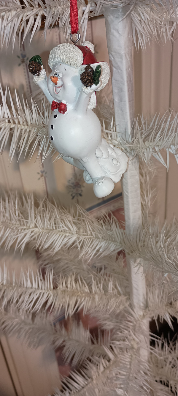 KURT ADLER 2020-SNOWGIGGLES - SNOWMAN WITH PINECONES  ORNAMENT-NEW