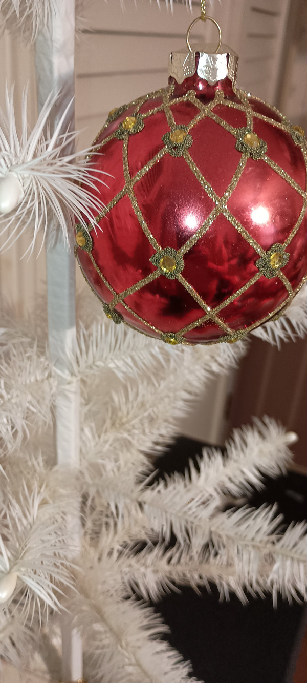 ROMAN-2020 RED FABERGE ROUND ORNAMENT-NEW CONDITION.