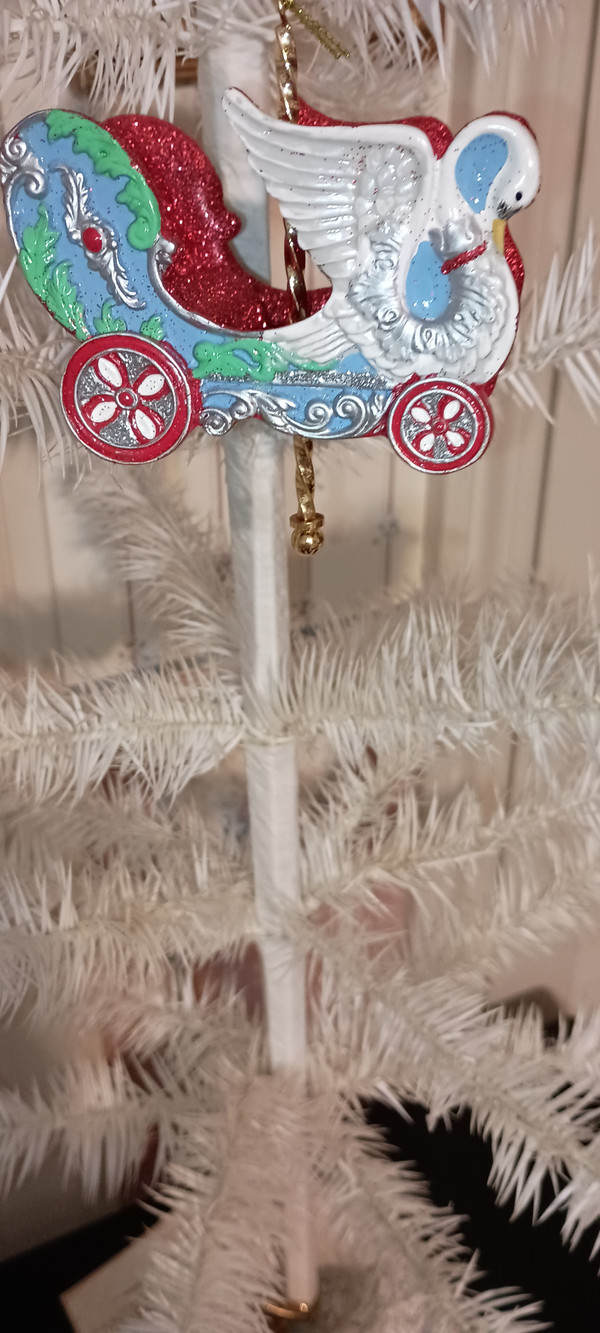 KURT ADLER-2025 CAROUSEL ORNAMENT- SWAN CHARIOT-NEW