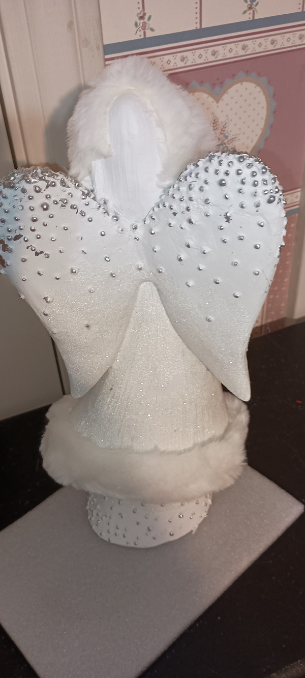 ROMAN-2022 WHITE ANGEL WITH FUR & SILVER DOTS FIGURINE-NEW