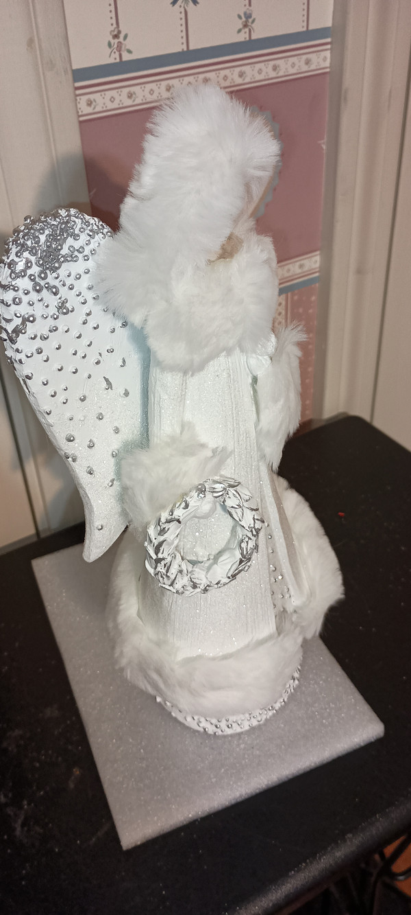 ROMAN-2022 WHITE ANGEL WITH FUR & SILVER DOTS FIGURINE-NEW