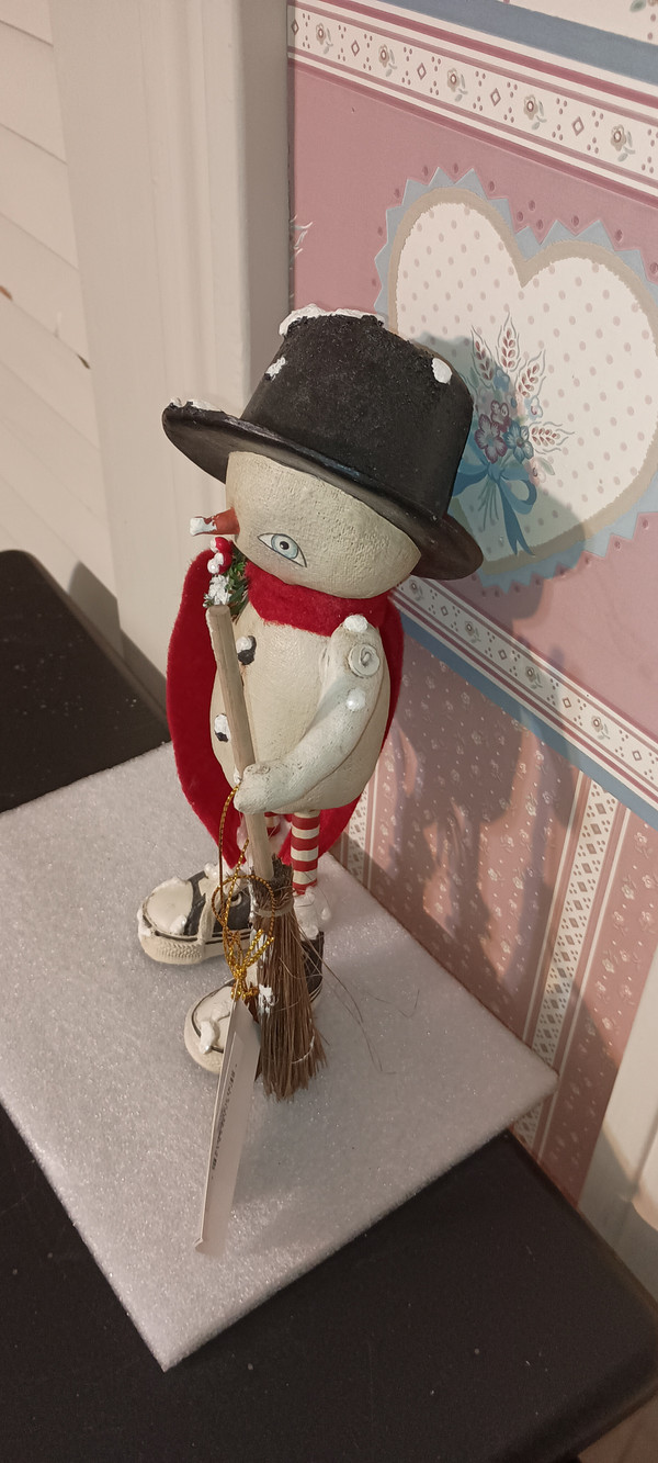 BETHANY LOWE-2024 HOLIDAY-OLEF FLAKE BY ROBIN SEEBER-NEW