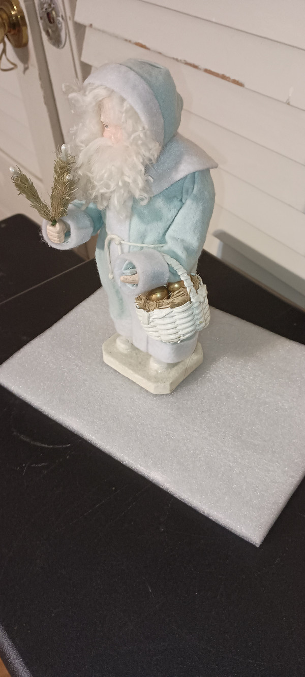 BETHANY LOWE-HOLIDAY-2023-BLUE PASTEL SANTA WITH GREENERY & BASKET FIGURE-NEW