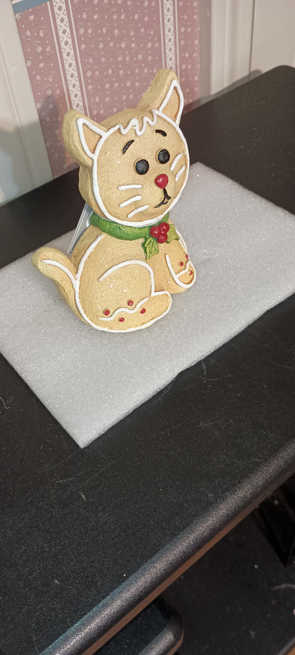 GALLERIE II- GINGERBREAD CAT FIGURE-NEW- 2023