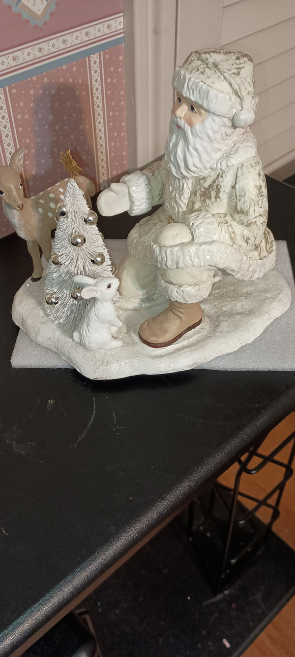 BETHANY LOWE- HOLIDAY FIGURINE-2023-FOREST FRIEND SANTA-NEW