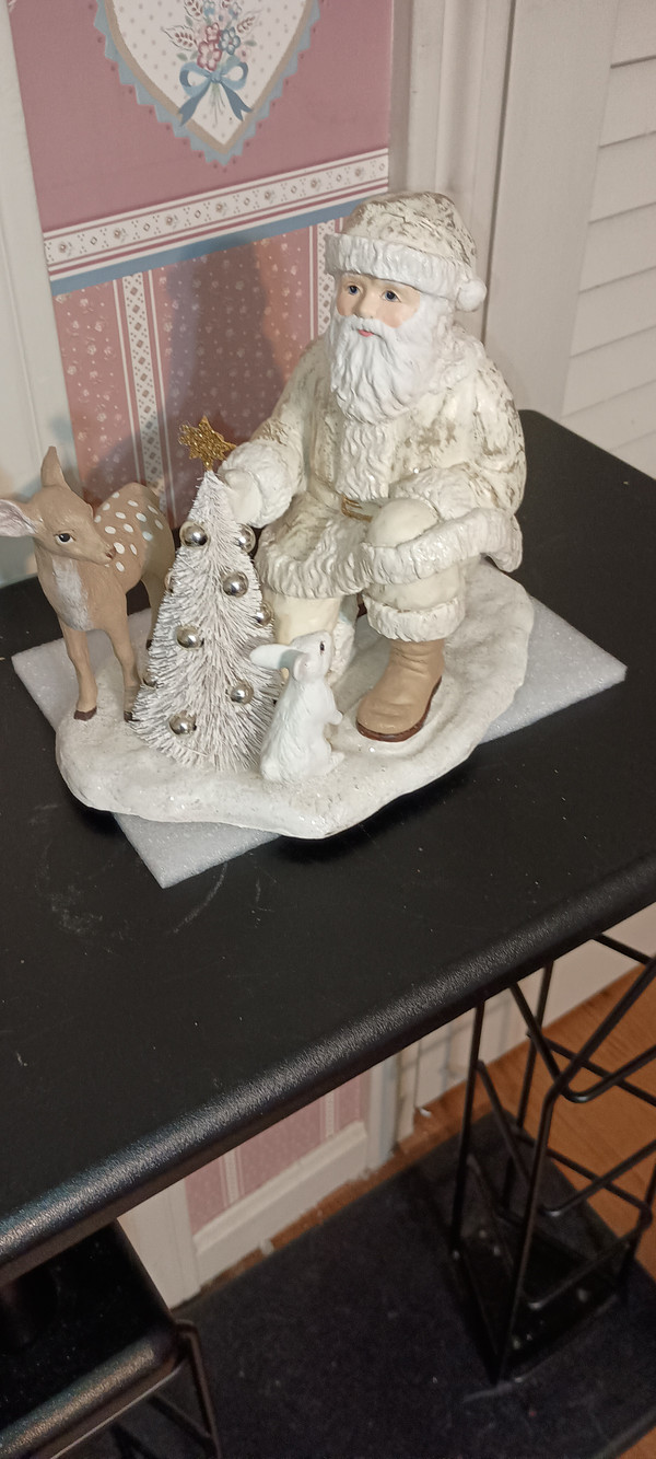 BETHANY LOWE- HOLIDAY FIGURINE-2023-FOREST FRIEND SANTA-NEW