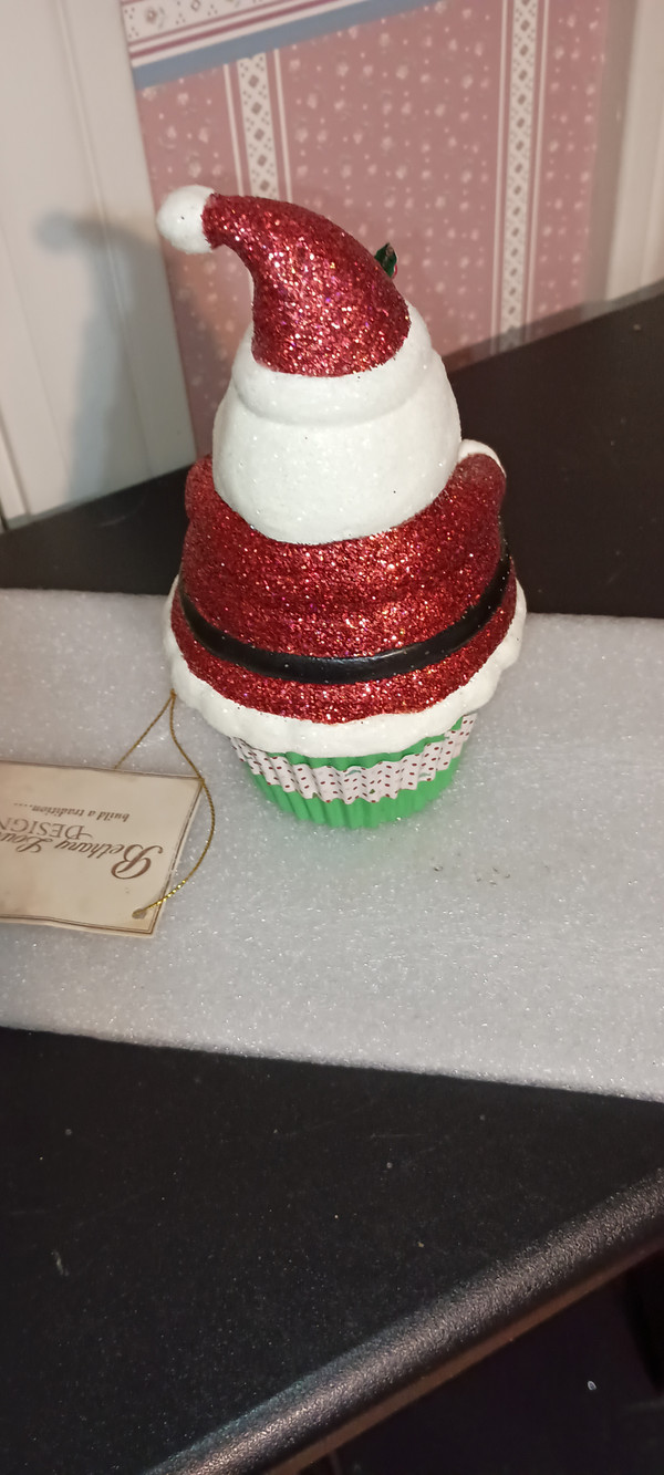 BETHANY LOWE- 2023-HOLIDAY SANTA CLAUS CUPCAKE CONTAINER-NEW