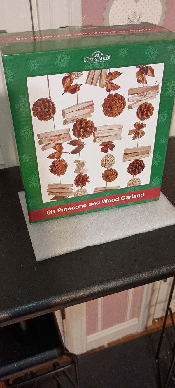 KURT ADLER 2022-PINE CONE & WOOD GARLAND-NEW IN BOX